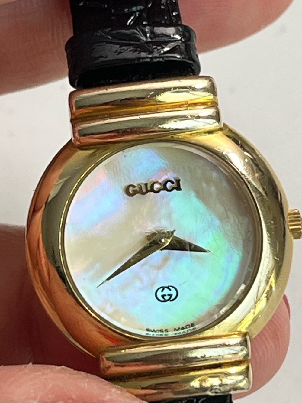 Gucci 5300L gold plated mother of pearl ladies watch - Picture 3 of 15
